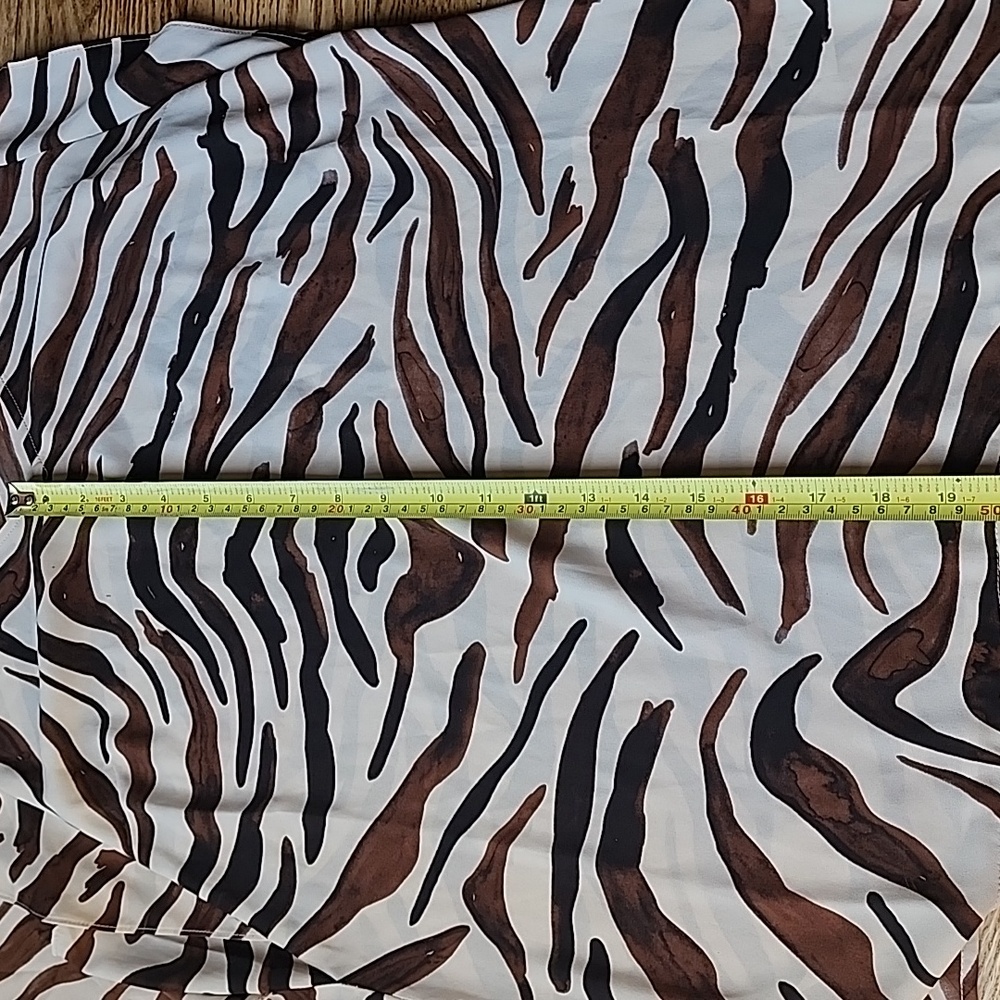 (M) CAbi Animal Print Blouse Sheer Ruffle Sleeve Romantic Nightout Vacation - Picture 6 of 8